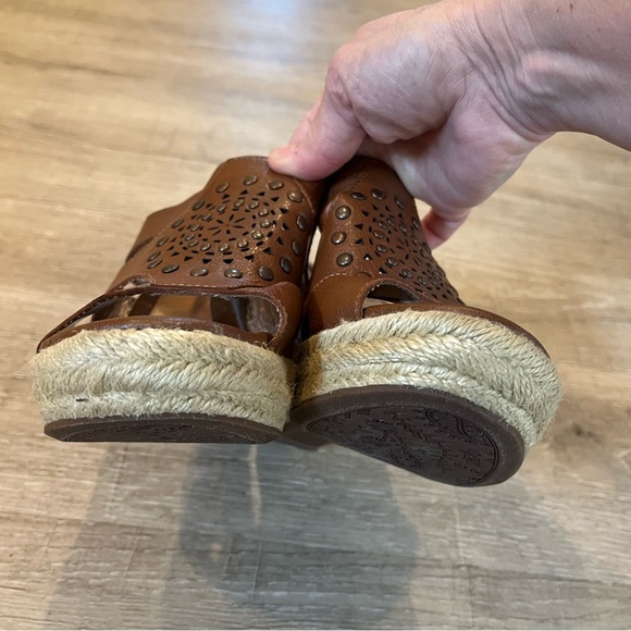 Updated! - Sofft Brown Wedges Sandals 7.5 Medium Leather Upper - Picture 5 of 15